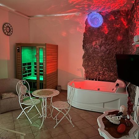Pangsapuri 85 m² dengan 3 bilik tidur dan 3 bilik mandi peribadi di Casagiove Caserta Luaran gambar